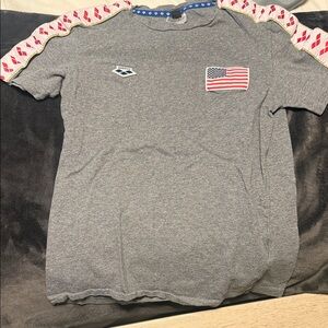 OTTO Gray Men's Tee with USA Flag and Patterned Sleeves